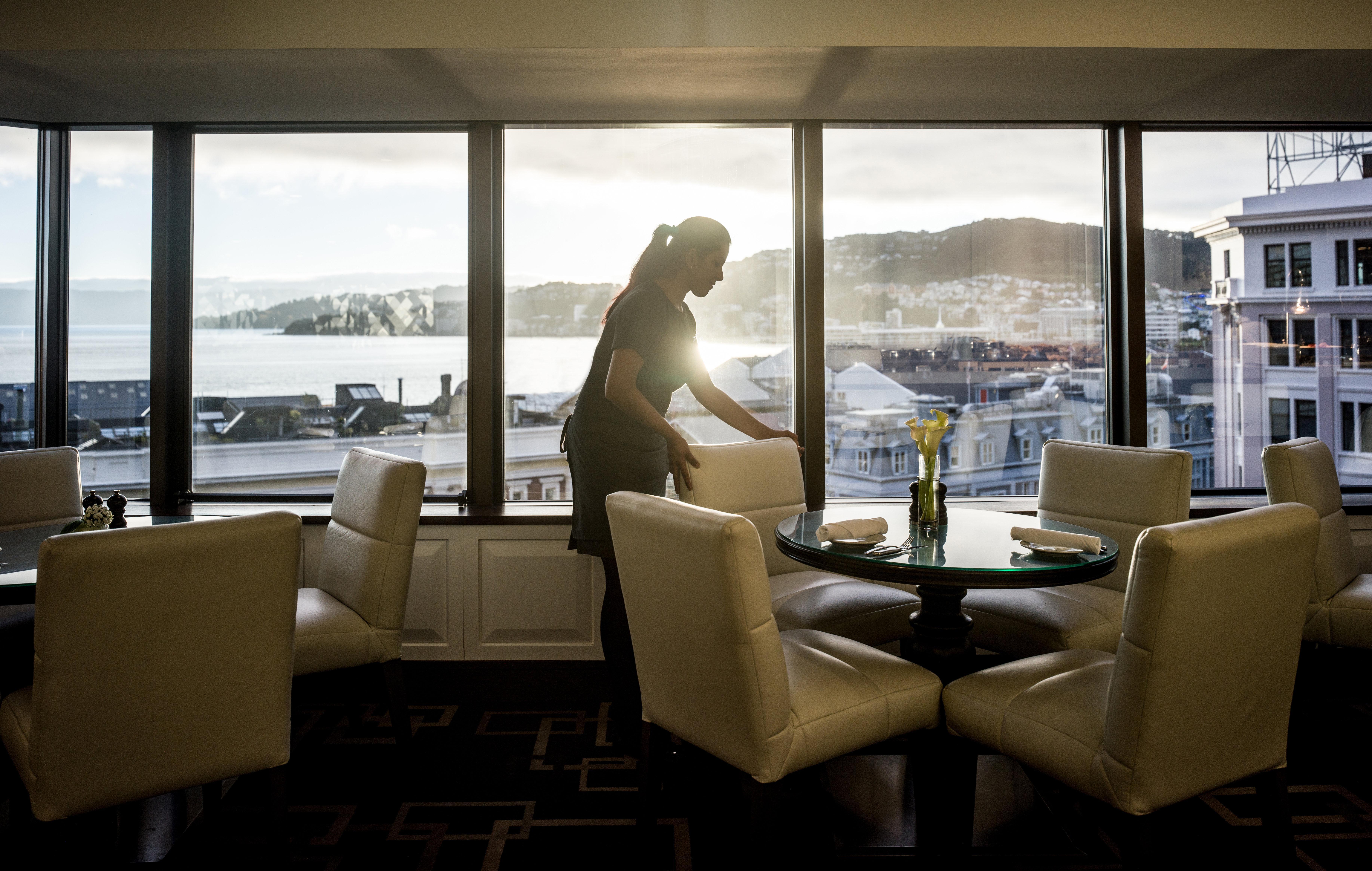 Intercontinental Wellington By Ihg Hotel Bagian luar foto A hotel maid polishing a chair