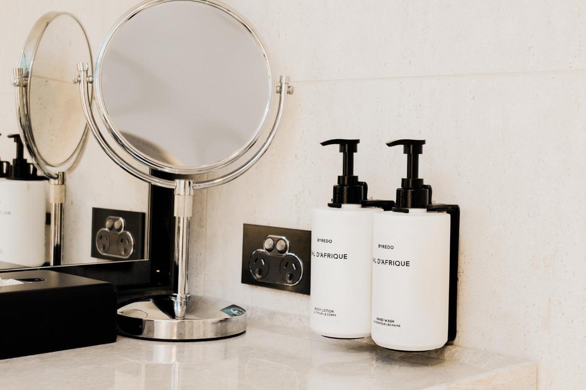 Intercontinental Wellington By Ihg Hotel Bagian luar foto Soap dispensers
