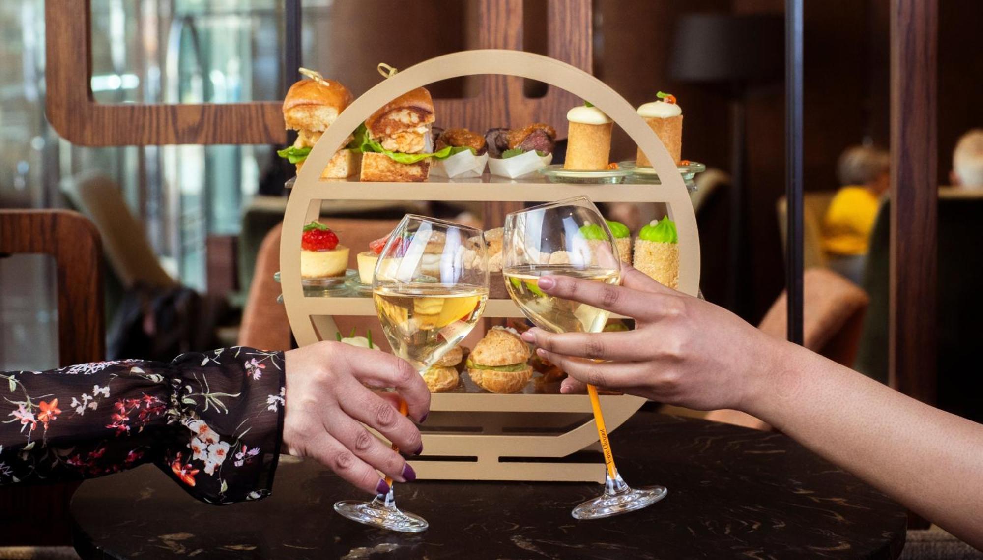 Intercontinental Wellington By Ihg Hotel Bagian luar foto Afternoon tea at the Mandarin Oriental, Hong Kong