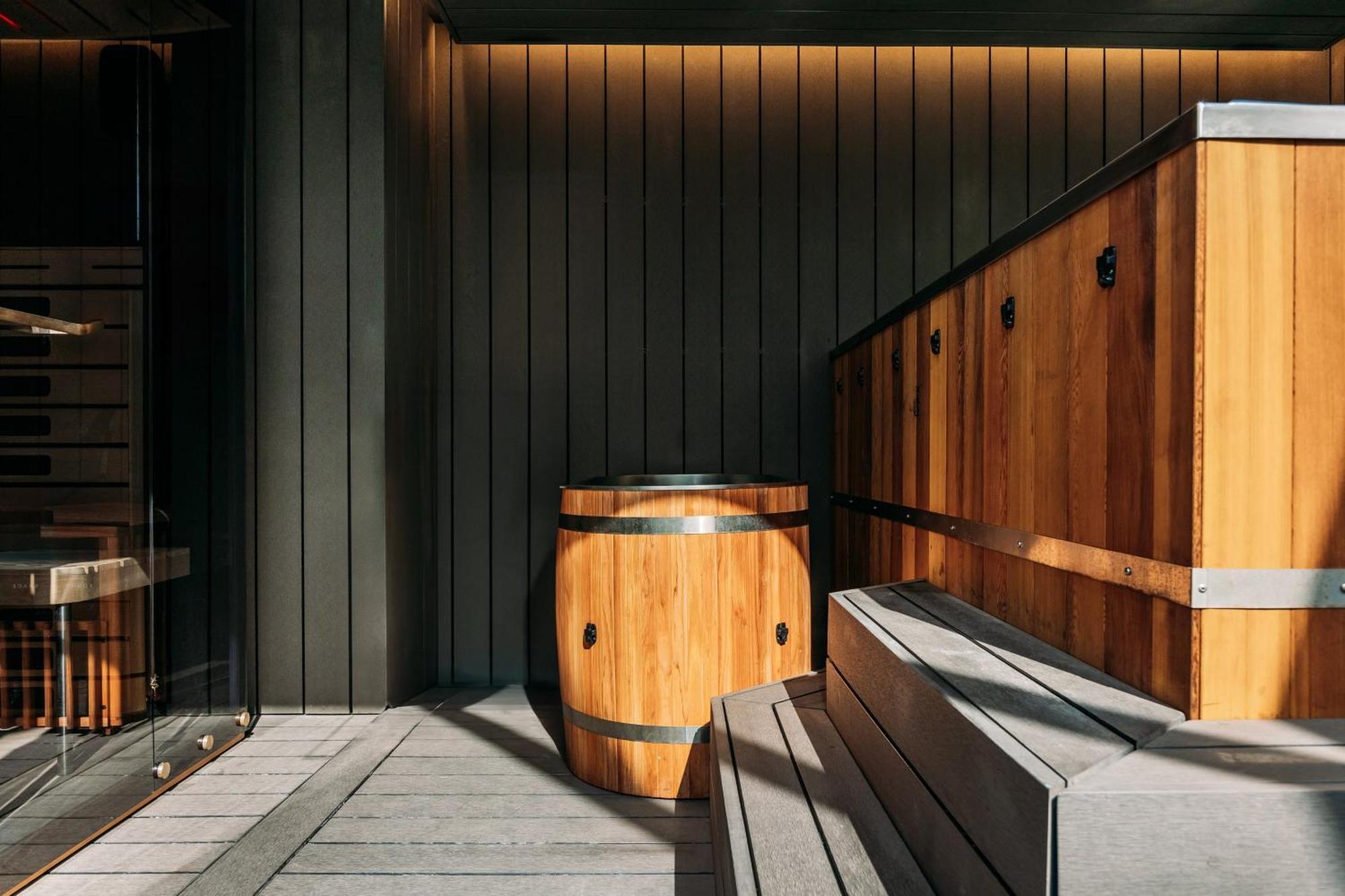 Intercontinental Wellington By Ihg Hotel Bagian luar foto The interior of the barrel cellar at the distillery
