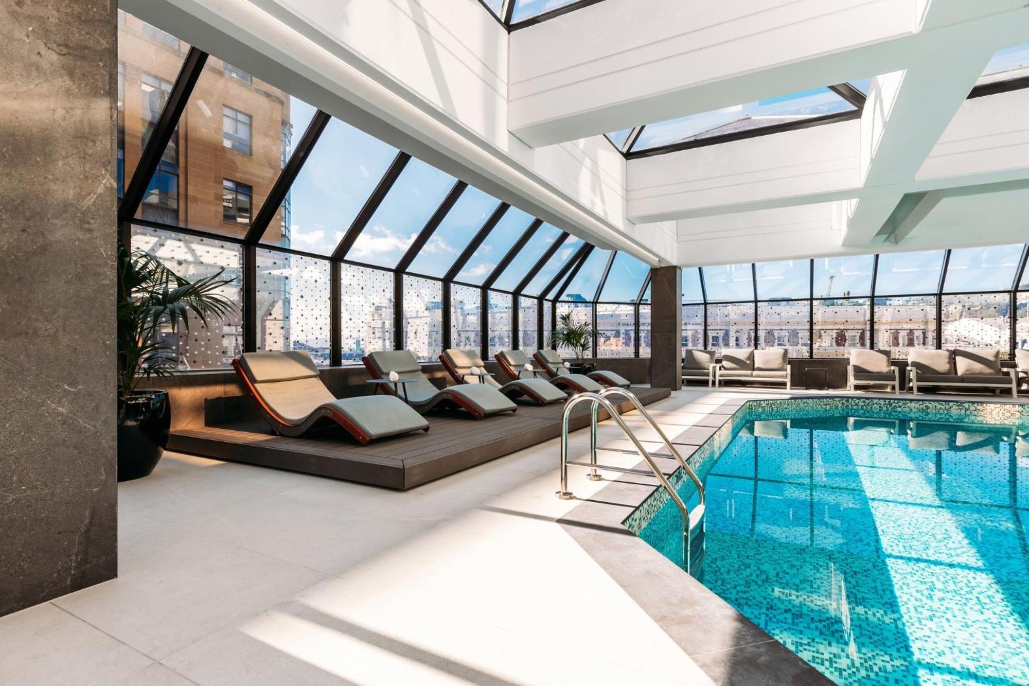 Intercontinental Wellington By Ihg Hotel Bagian luar foto The pool at the 100 East 53rd Street building