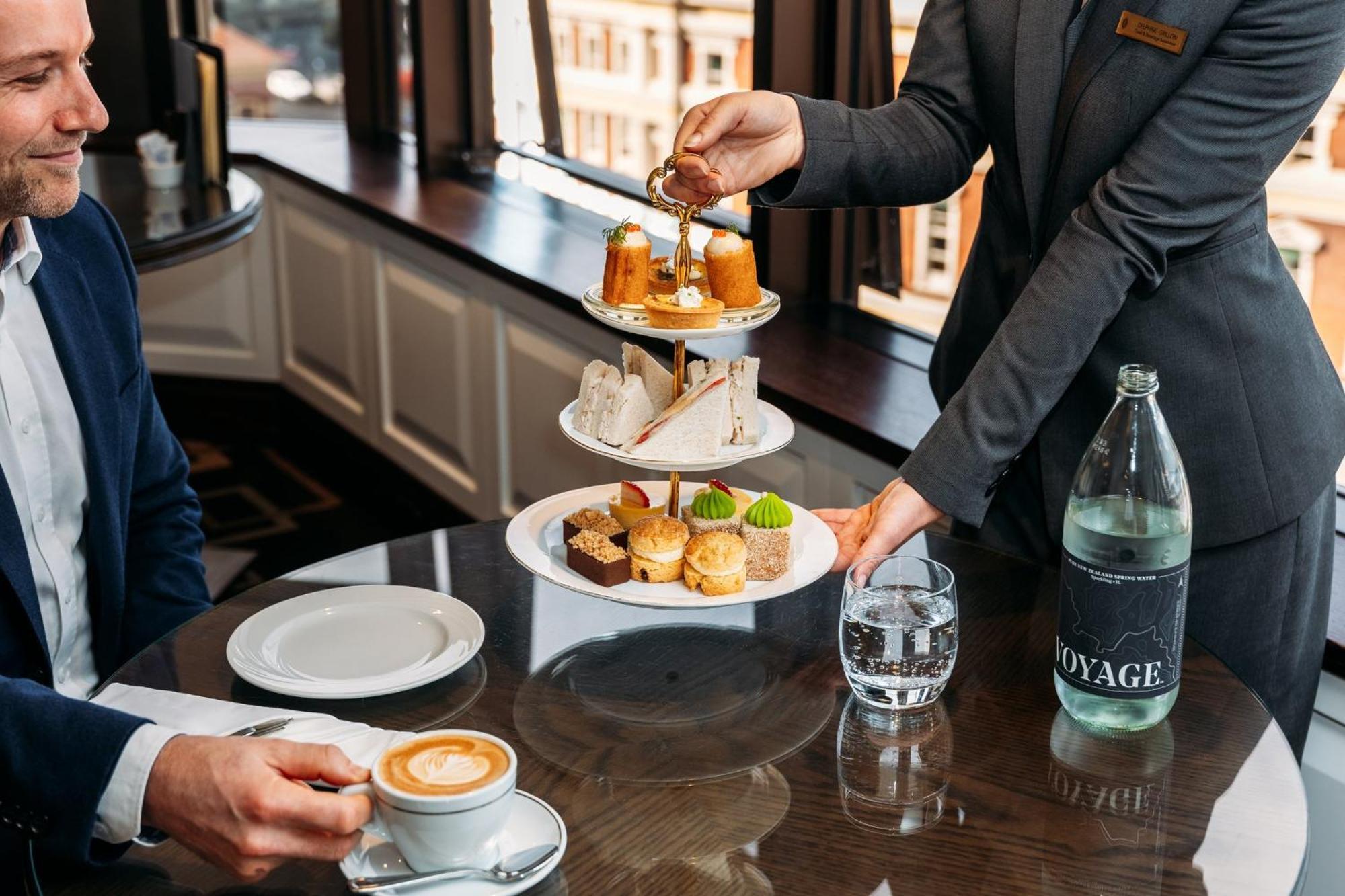 Intercontinental Wellington By Ihg Hotel Bagian luar foto A butler serving afternoon tea