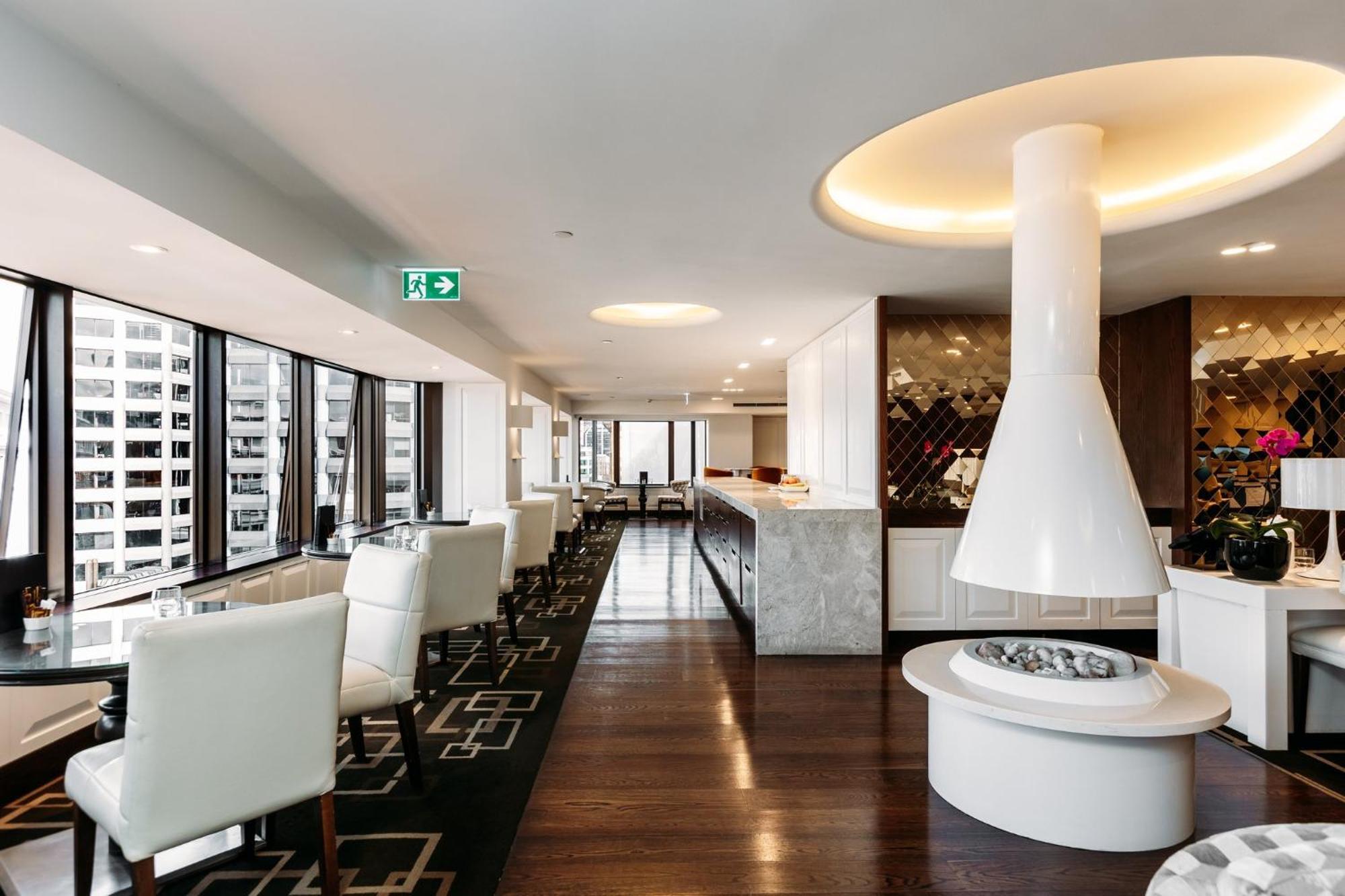 Intercontinental Wellington By Ihg Hotel Bagian luar foto The Club lounge at Melbourne Airport